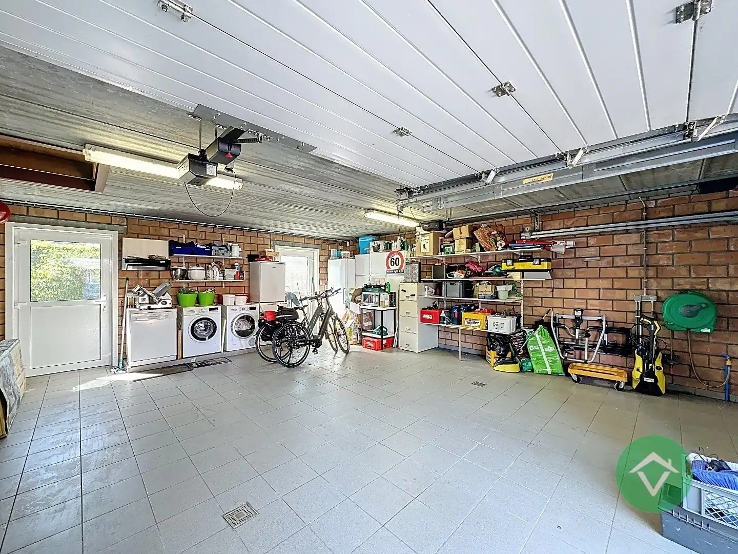 Ruime gezinswoning met dubbele garage in Koekelare foto 17