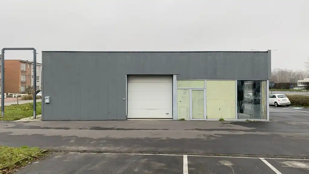 Baanwinkel te huur in de Puitvoetstraat in Sint-Niklaas foto 3