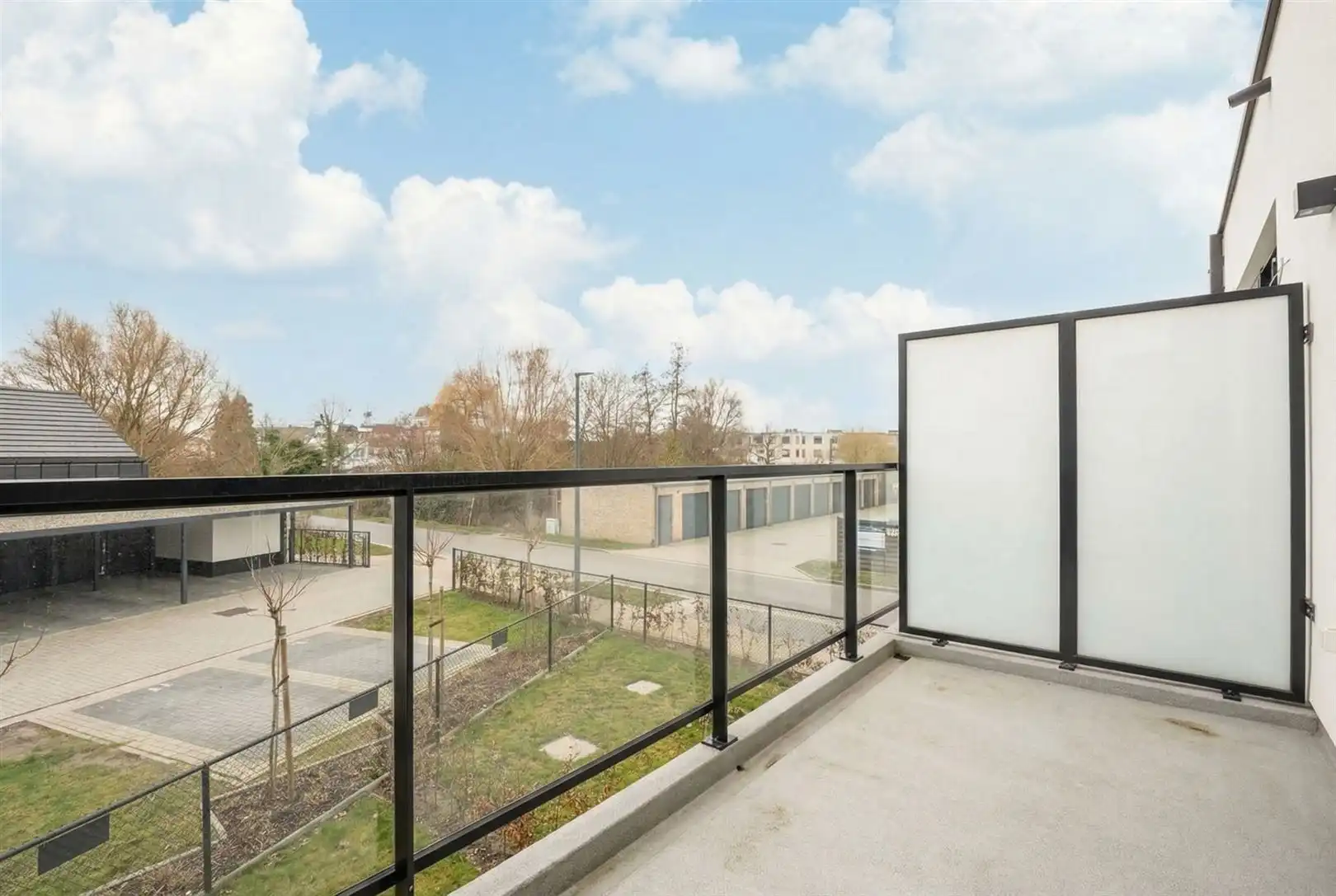 Modern nieuwbouwappartement met 2 slaapkamers, terras & overdekte autostaanplaats foto 16