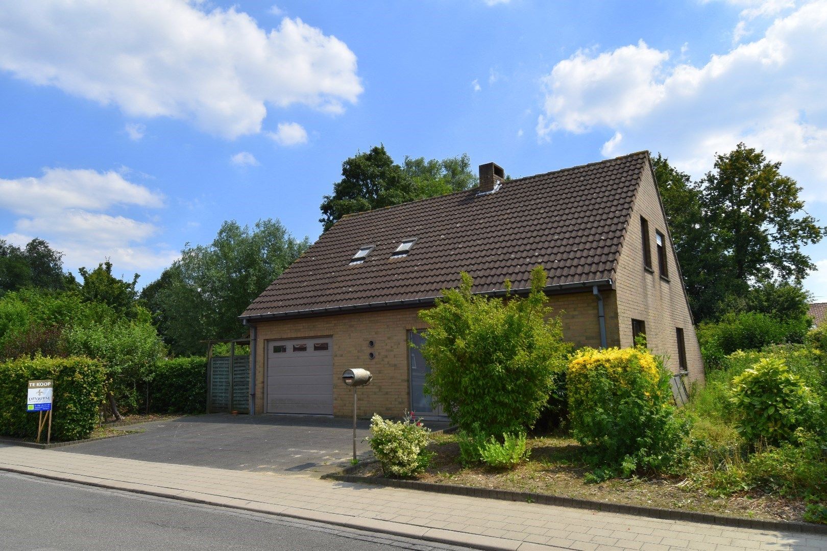 Charmante alleenstaande woning met 4 slaapkamers op Zuidgericht perceel te koop in Gullegem foto 2