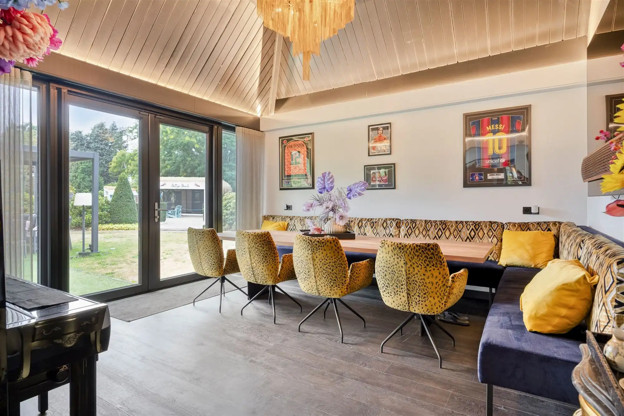 Knappe duo-villa op 8.843 m² in villawijk aan NL-grens. foto 22
