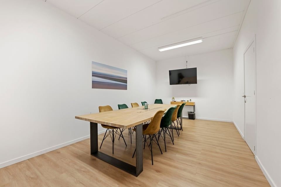 PROFFESIONELE WERKRUIMTE MET TERRAS EN 6 PARKEERPLAATSEN IN SINT-TRUIDEN foto 8