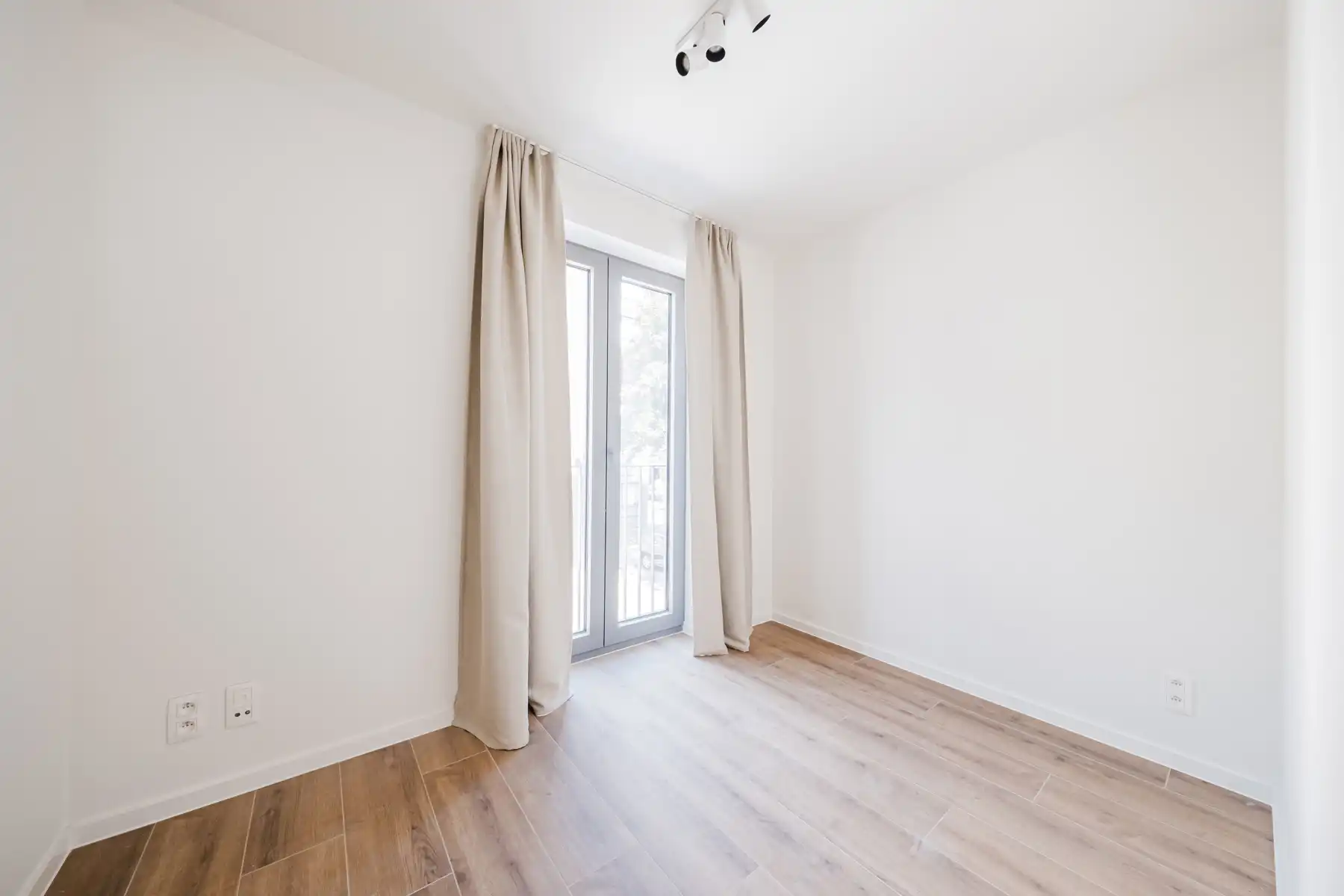 Gloednieuw 2-slaapkamer-appartement met terras op t' Zuid  foto 5