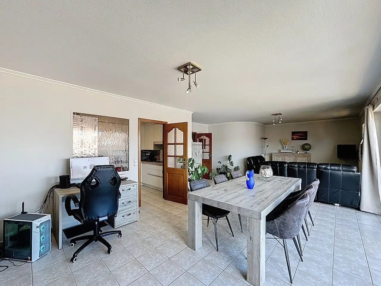 Ruim en functioneel appartement met drie slaapkamers vlakbij het Vissershuldeplein te Heist foto 4