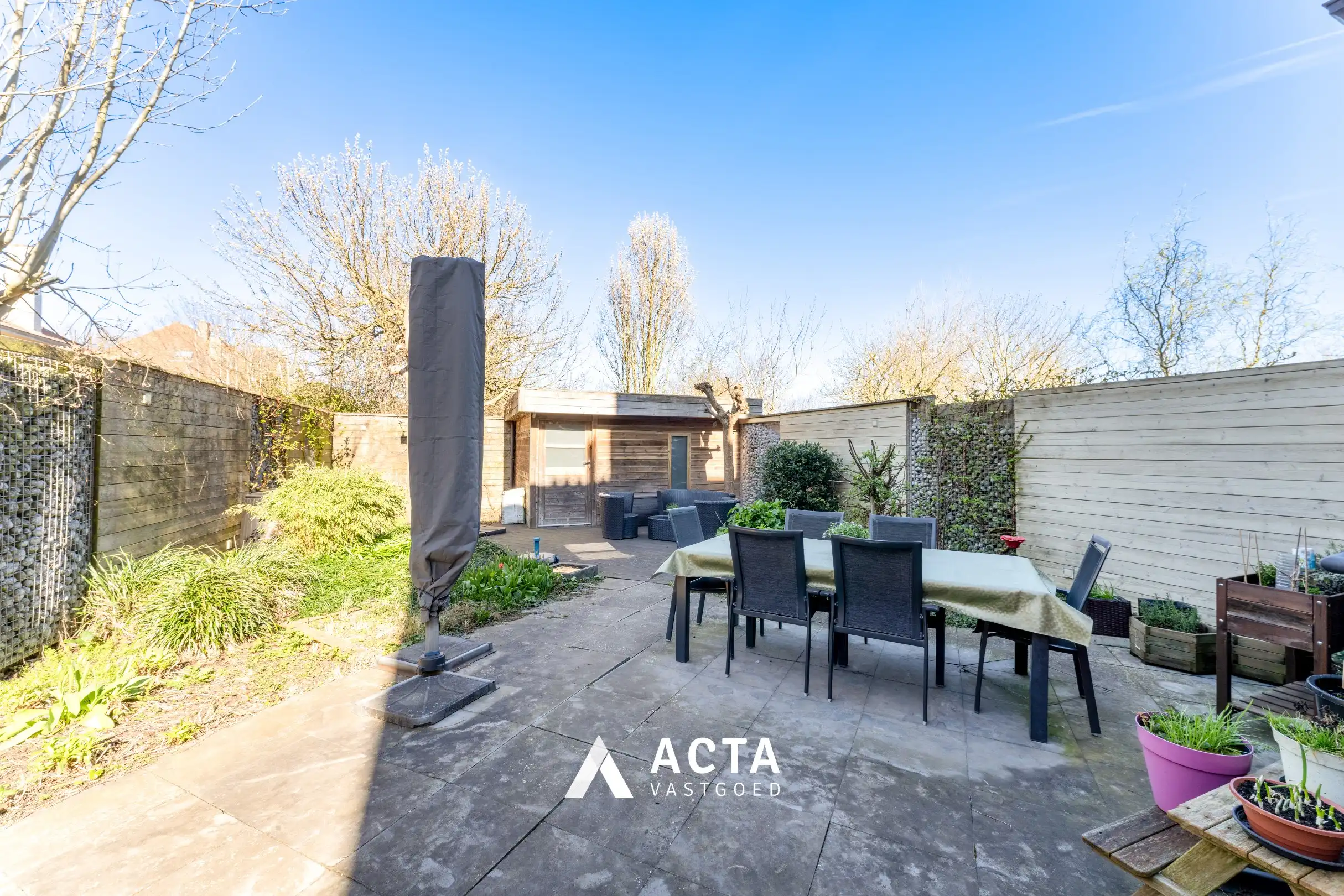 Halfopen bebouwing met vier slaapkamers en dubbele garage in Mariakerke foto 18