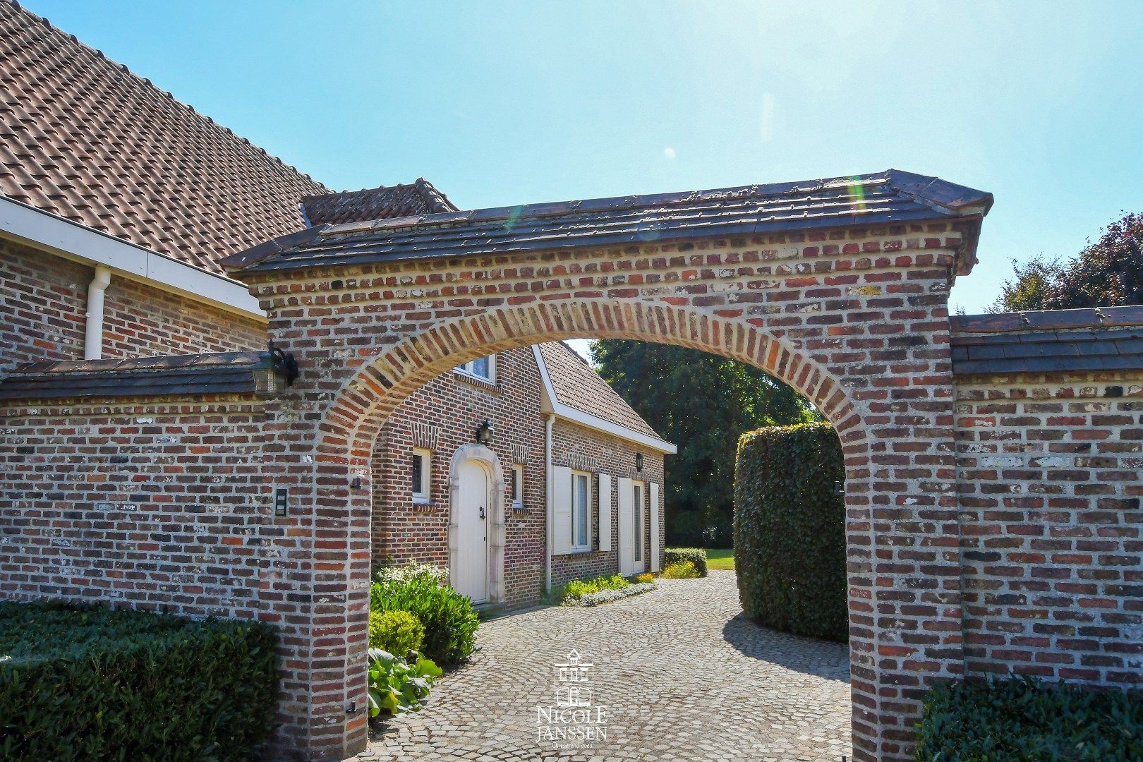 Ruime gezinswoning op een royaal perceel in een rustige omgeving  foto 23