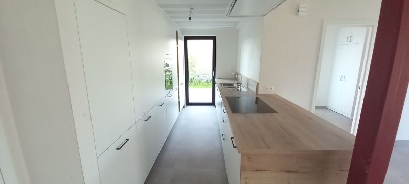 Dit appartement is gelegen langsheen de Langerbrugsestraat te Evergem. foto 6