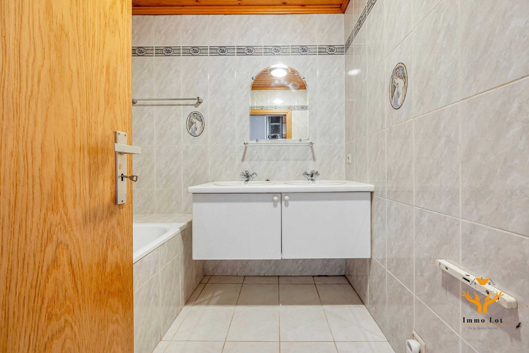 Licht op te frissen appartement op toplocatie foto 8