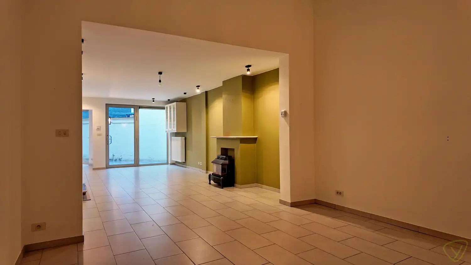 Gezellig duplex appartement nabij het station van Eeklo! foto 6