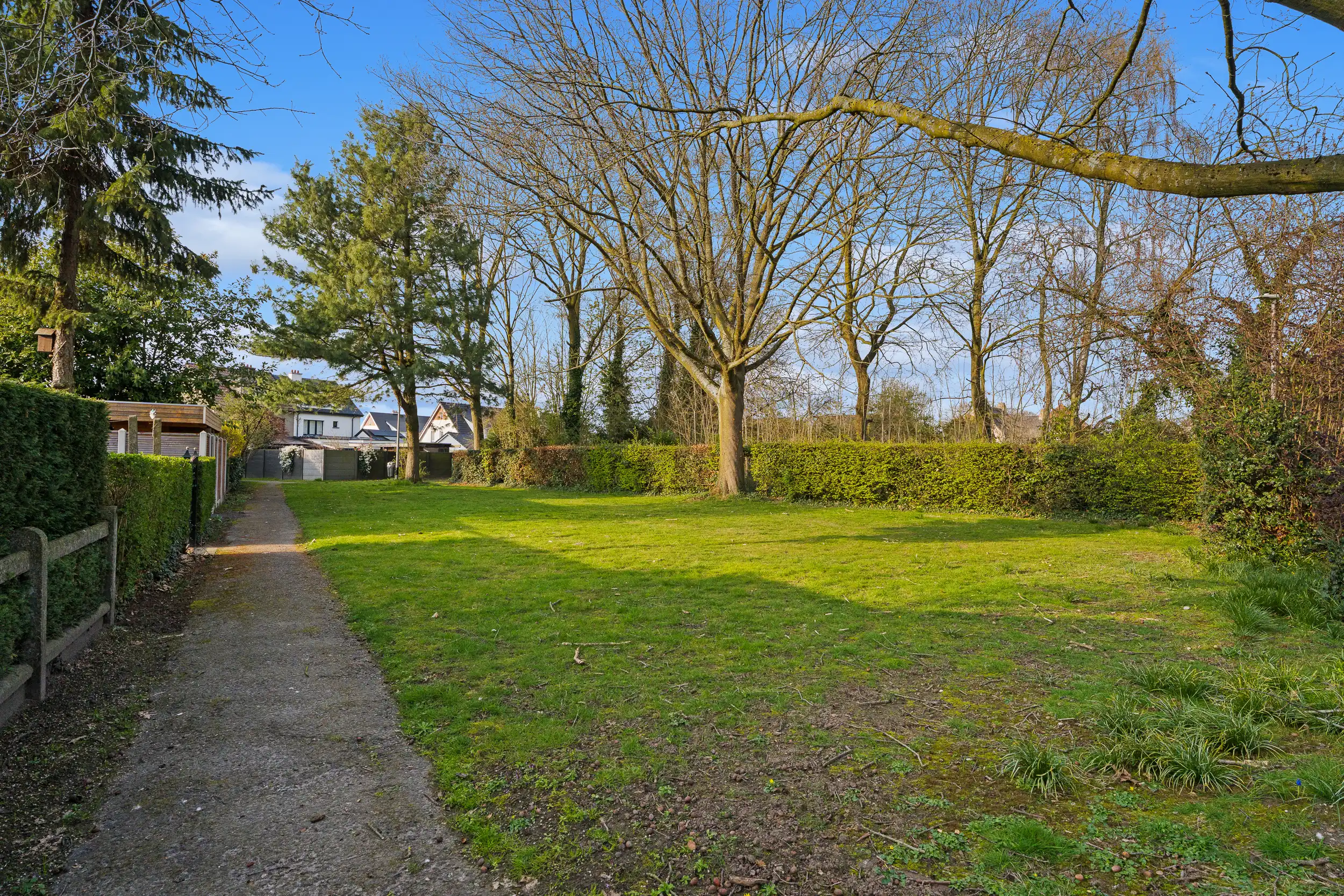 Centrum gelegen gezinswoning met garage en tuin! foto 16