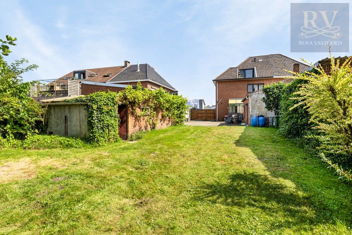 RUIME CENTRAAL GELEGEN WONING MET DRIE SLAAPKAMERS OP WESTELIJK GERICHT PERCEEL VAN 6A70CA foto 24