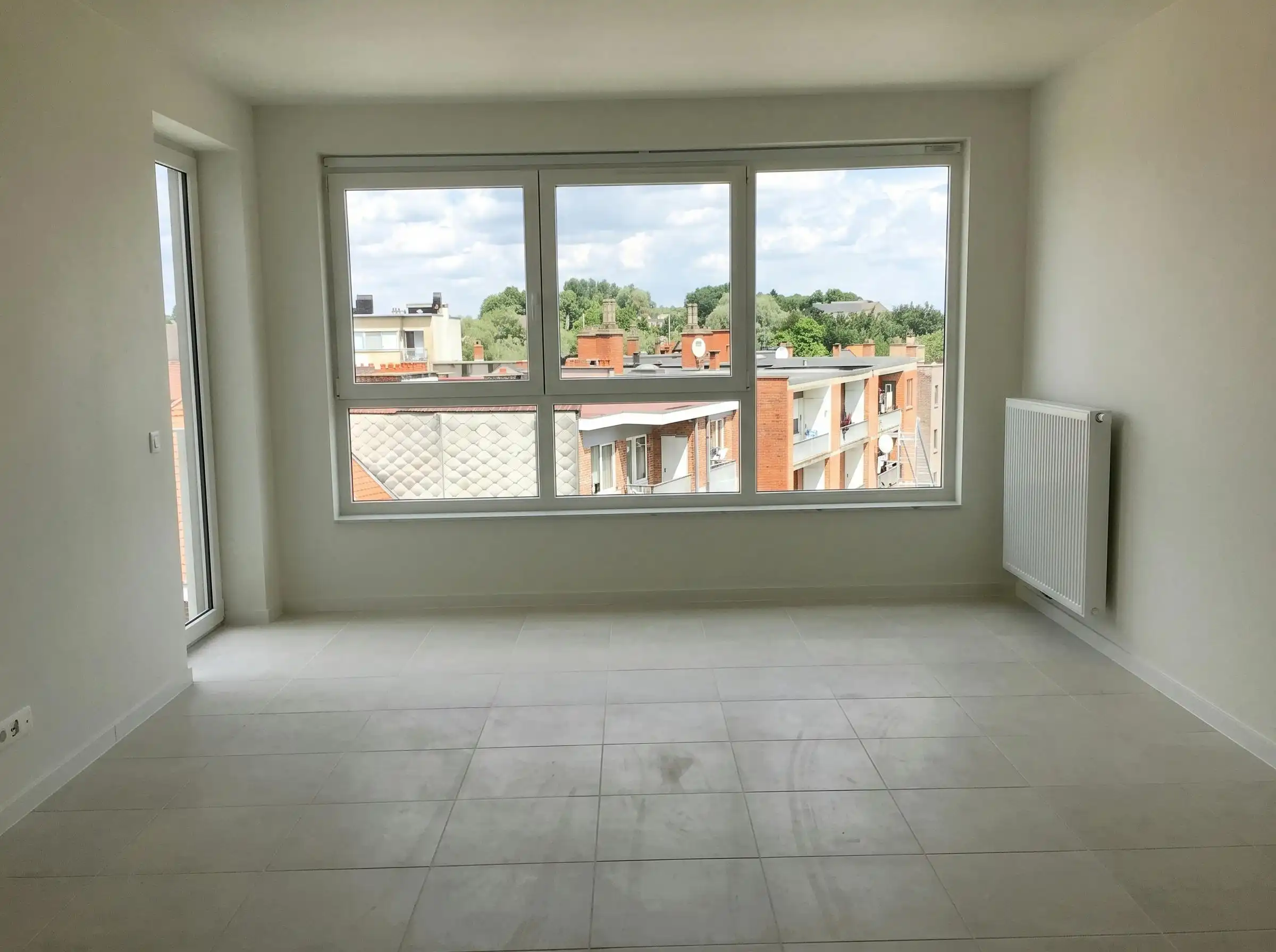Lichtrijk appartement van 2022 met terras te Zellik. foto 4