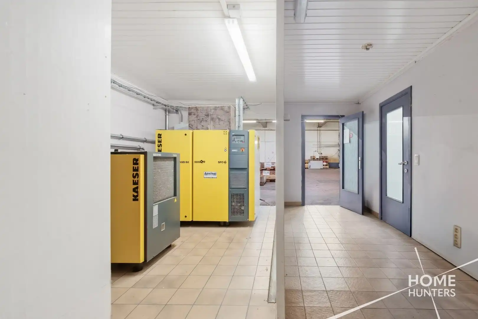 UITZONDERLIJK BEDRIJFSGEBOUW MET 2.268 M² LOODSRUIMTE EN 528 M² KANTOREN IN IEPER foto 14