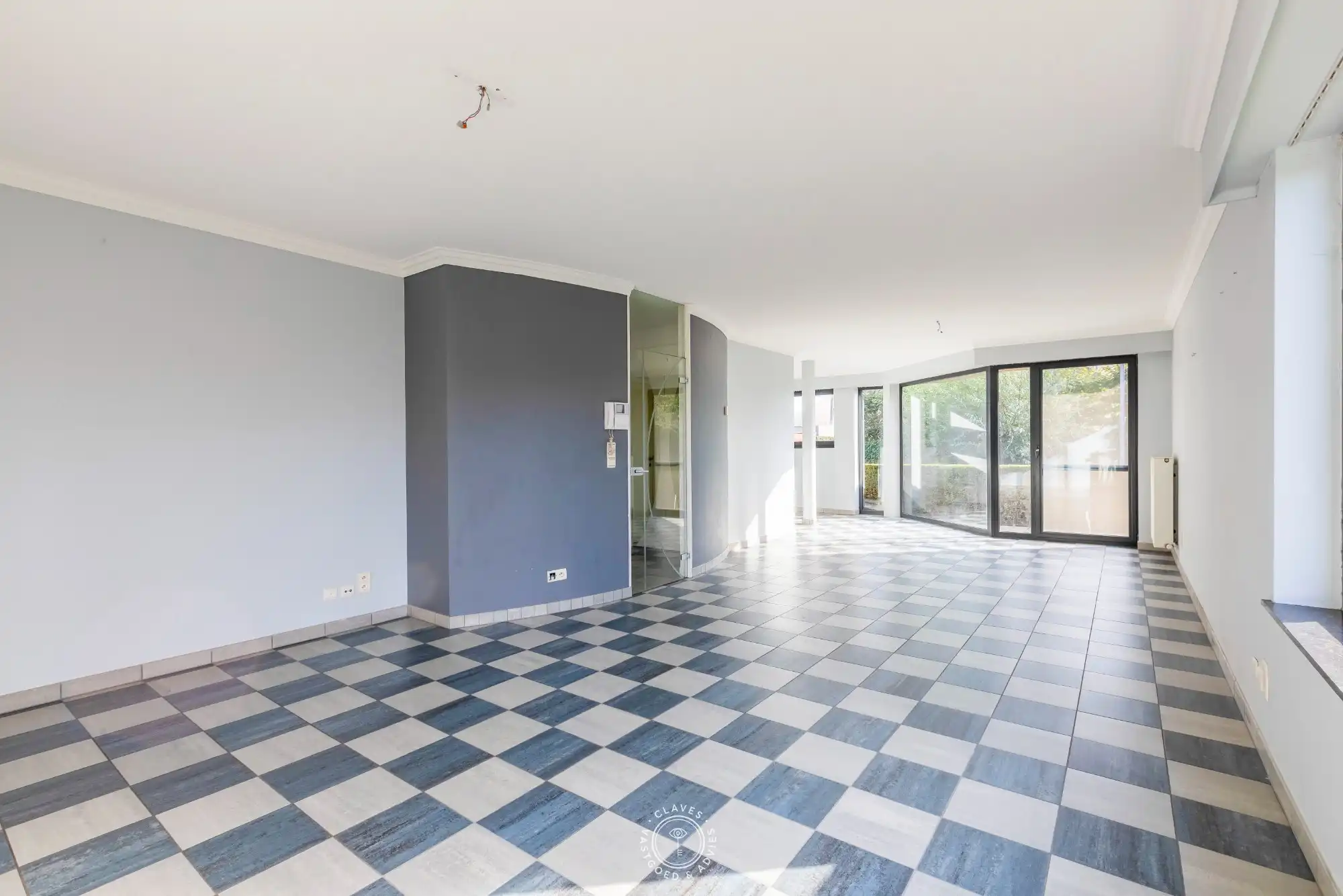 Ruim gelijkvloers appartement met drie slaapkamers foto 3