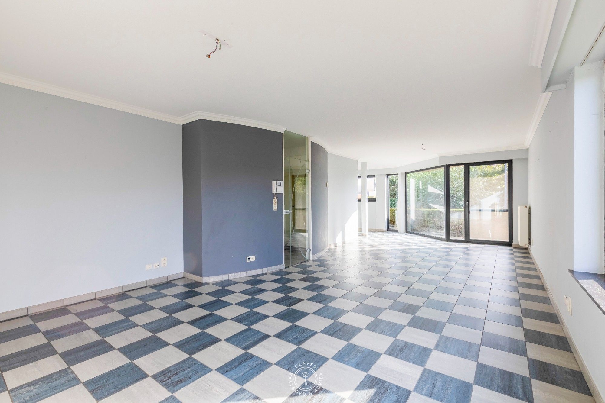 Ruim gelijkvloers appartement met drie slaapkamers foto 3