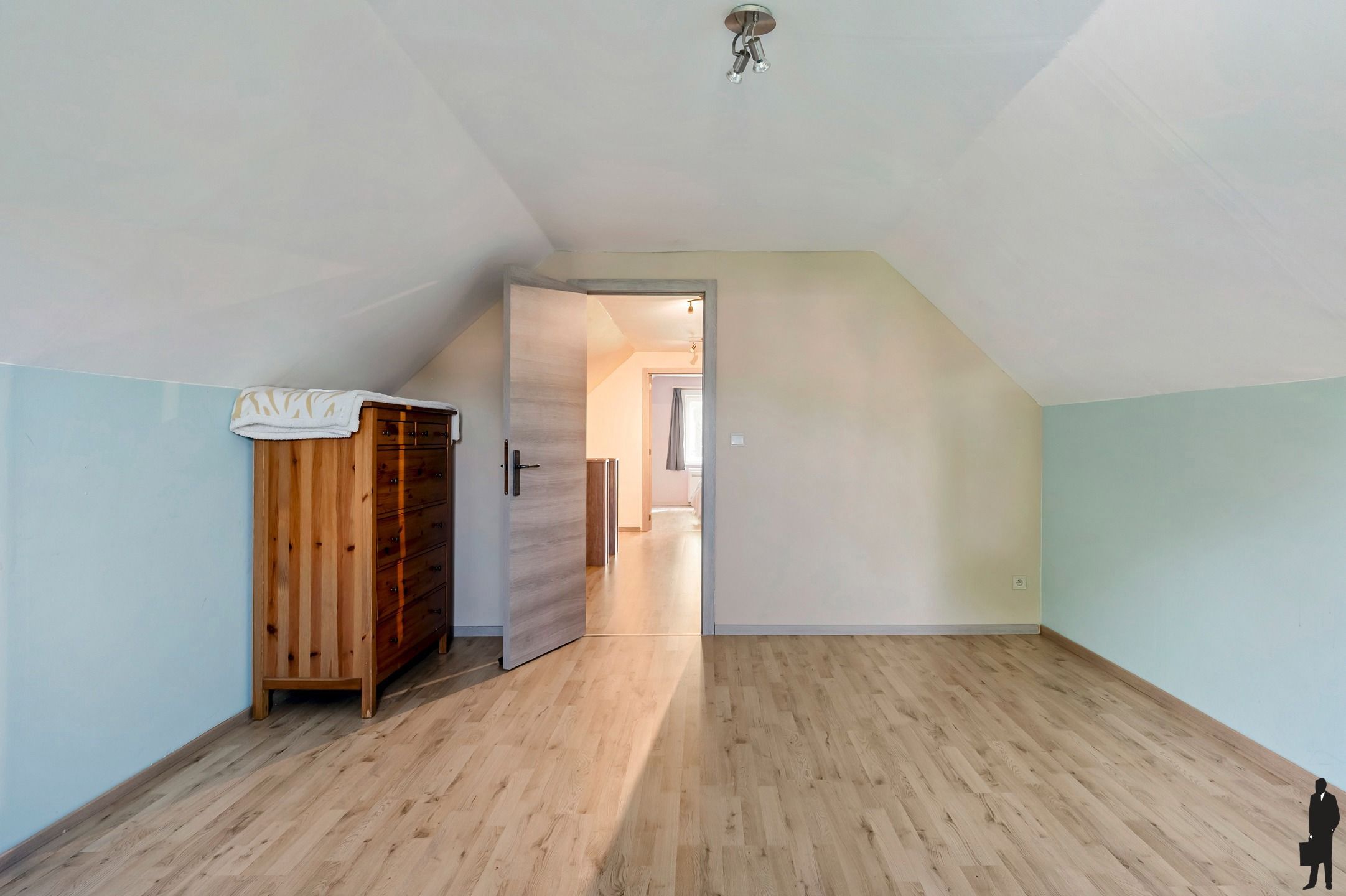 Volledig gerenoveerde woning met 4 slaapkamers  foto 16