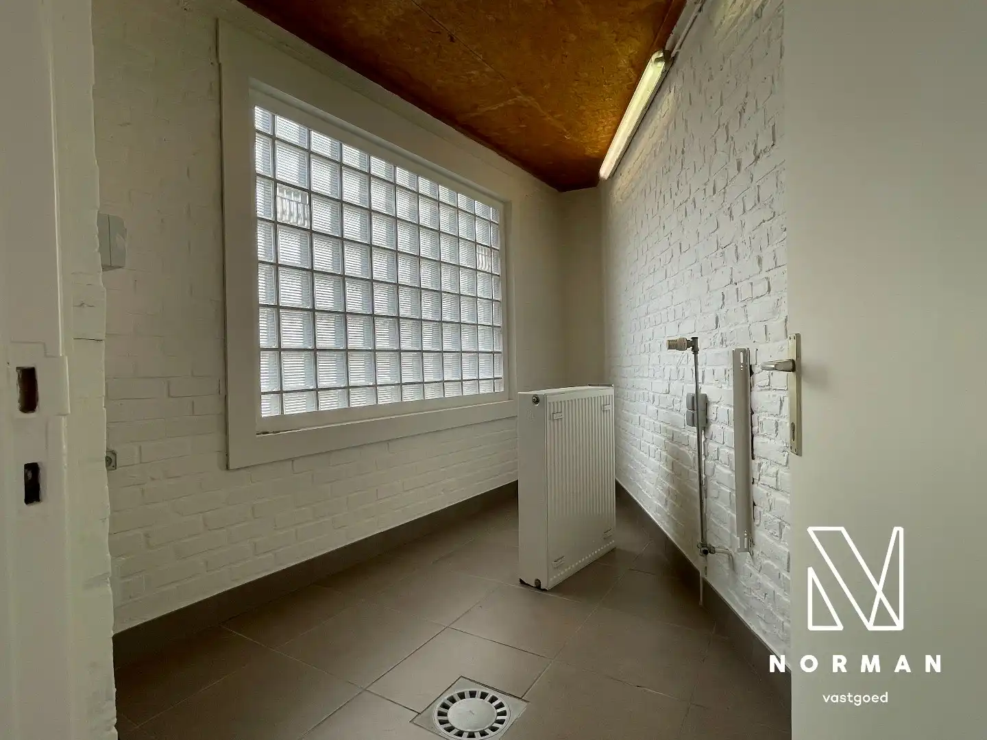 Instapklare, stijlvol gerenoveerde woning nabij het centrum van Kuurne foto 11