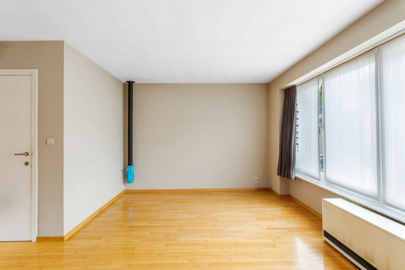 Centraal gelegen, op te frissen woning met 2 à 3 slpk., inpandige garage en tuin foto 5