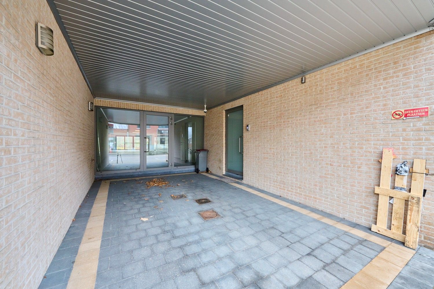 Gunstig gelegen heel ruim, fraai afgewerkte, handelsruimte met afzonderlijk toegankelijke woonstgelegenheid (triplex appartement) foto 29