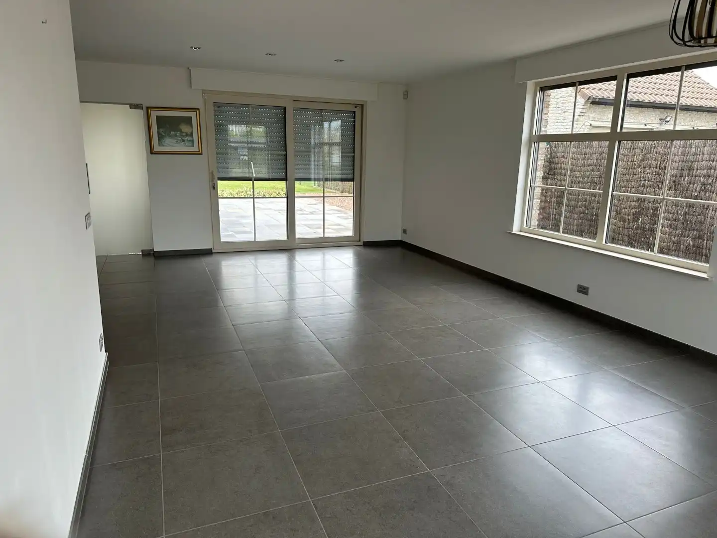 Alleenstaande woning met 3 slaapkamers, 3 garages en veel parkeermogelijkheid! foto 5