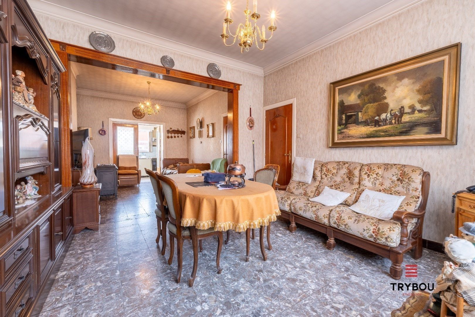 Centraal gelegen, degelijke woning met drie ruime slaapkamers foto 2