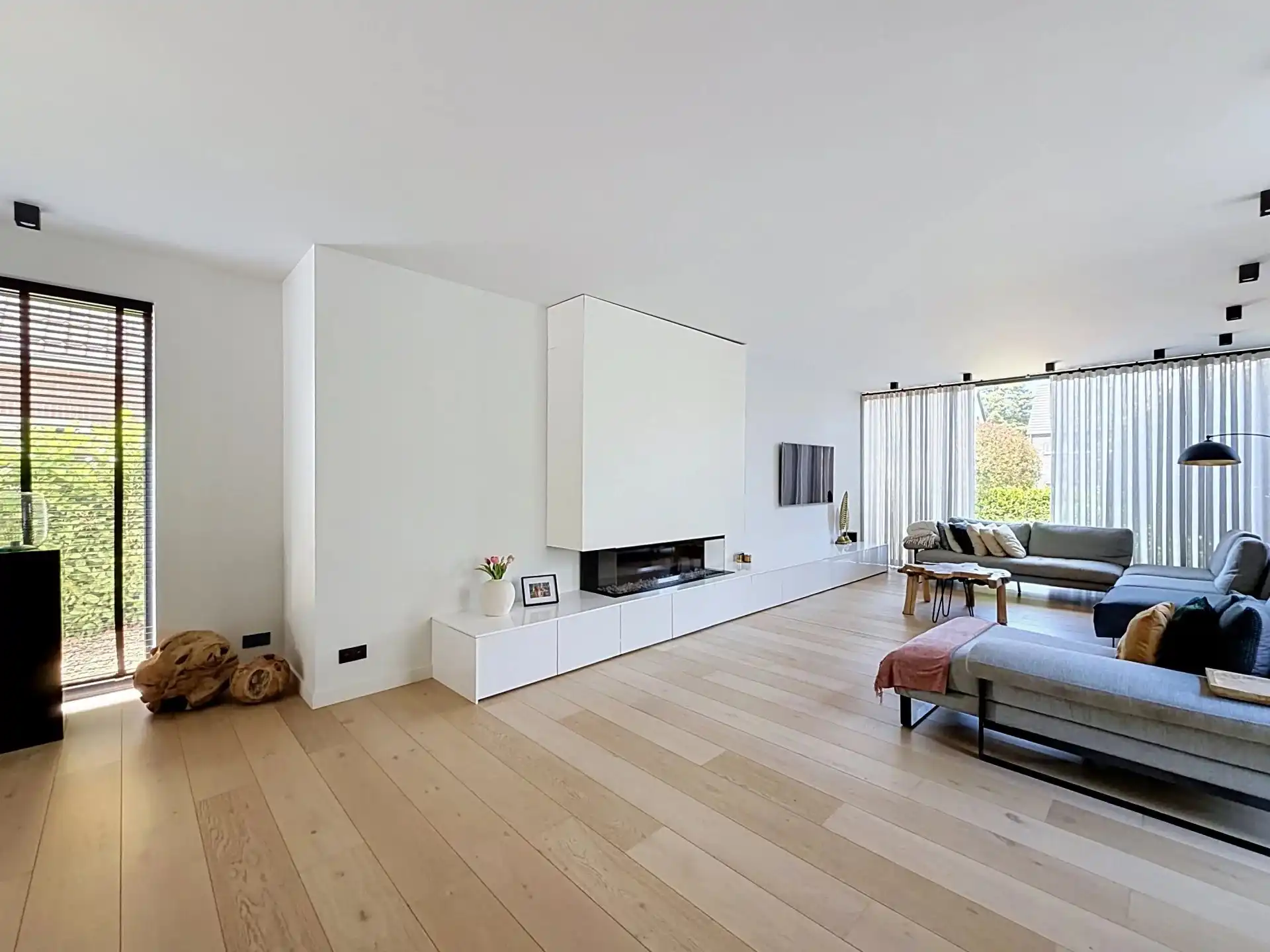 Zeer ruime villa voorzien van alle luxe met 3, mogelijk 5 slaapkamers en 2 badkamers foto 9
