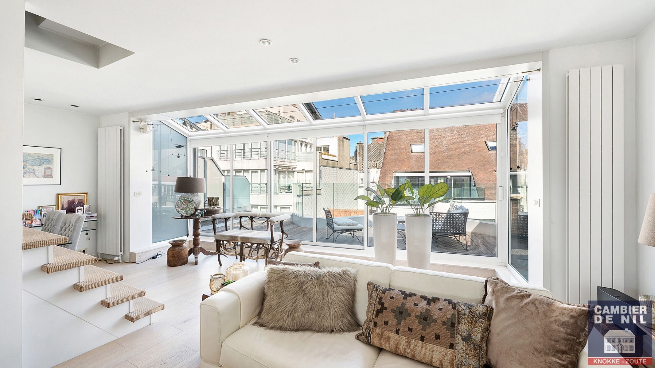 Schitterend duplex appartement met terras voor-en achteraan in hartje Zoute foto 9