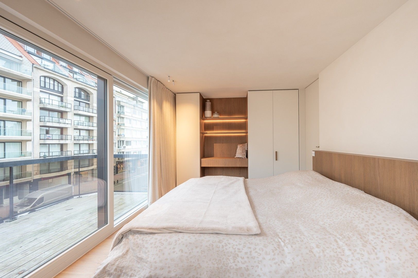 Prachtig gerenoveerd hoekappartement van 164 m2 met fantastisch open zicht op de Approach Golf in het Zoute. foto 22