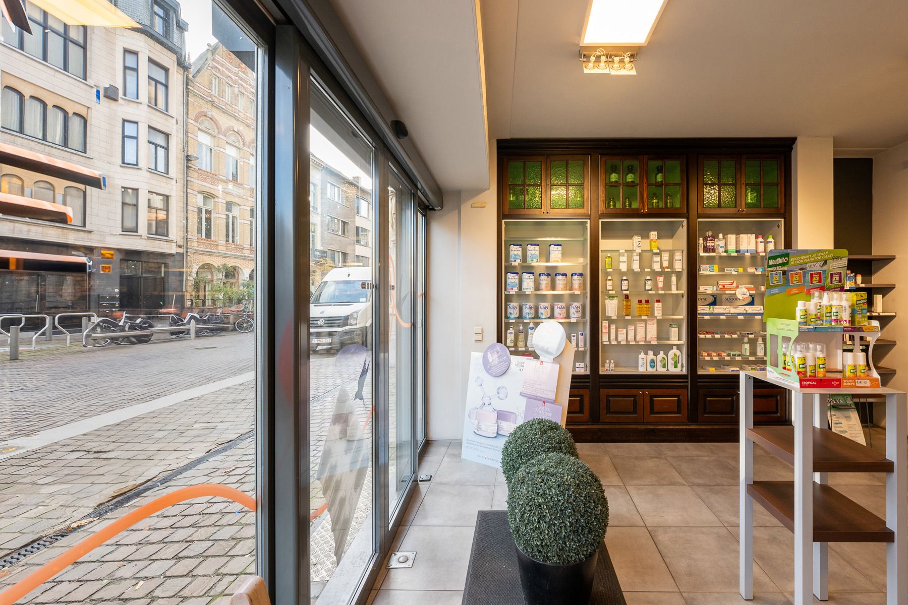 Uitzonderlijk gelegen commercieel pand aan het Mechelseplein foto 4