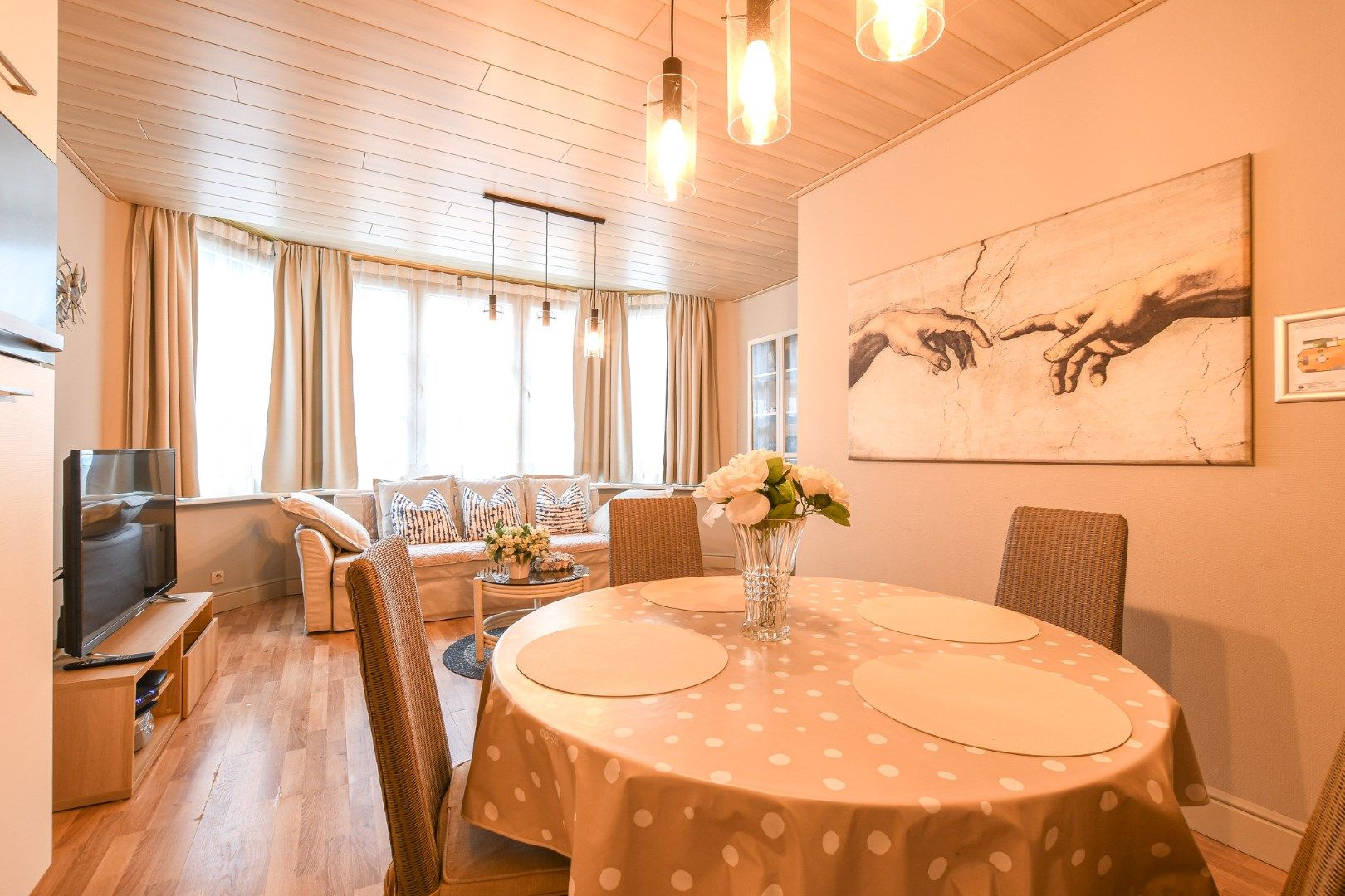 Opbrengsteigendom met 2 ruime appartementen en handelszaak op toplocatie! foto 8