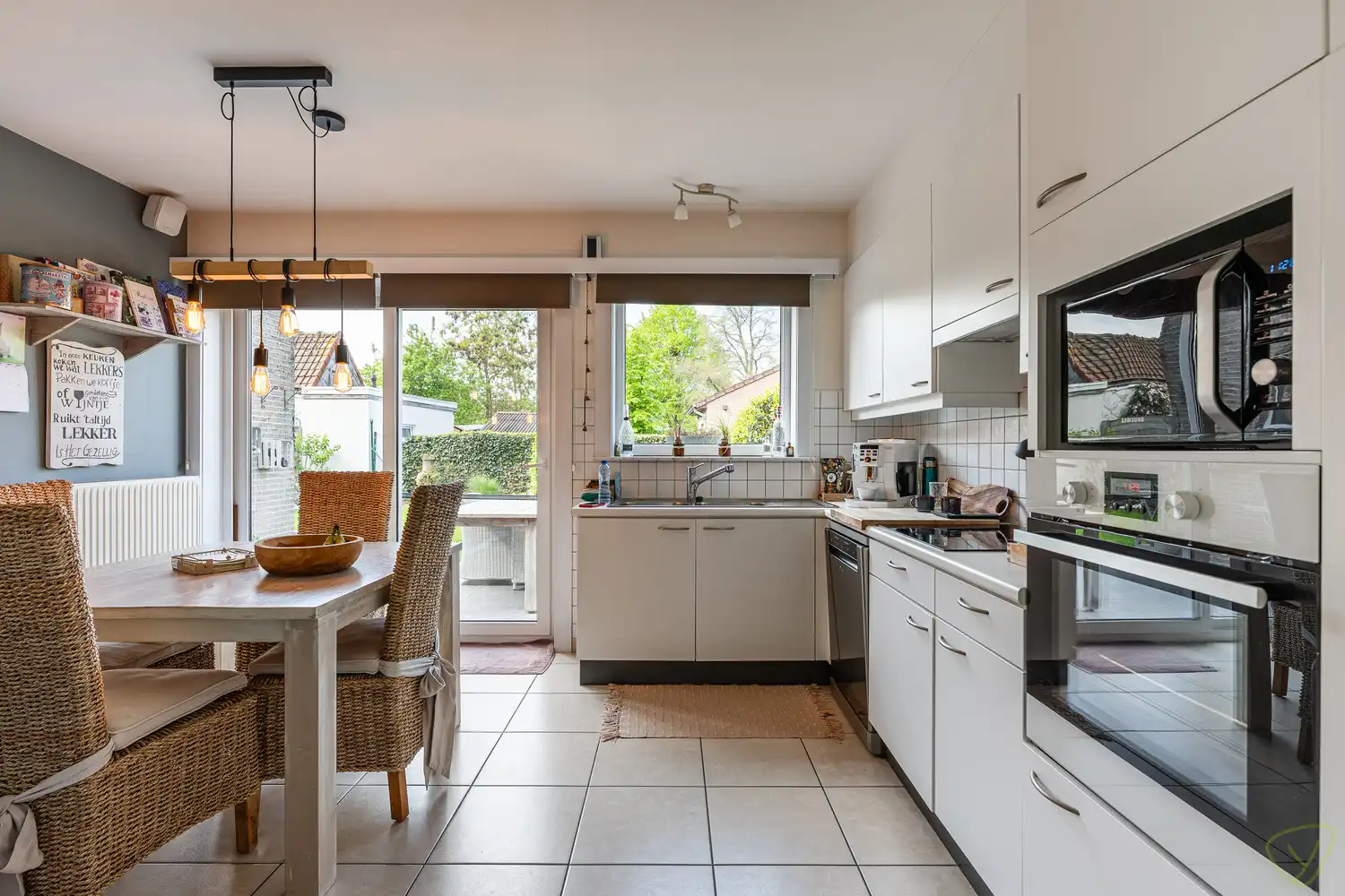 Lichtrijke instpaklare woning te Wondelgem in een residentiële omgeving. foto 7