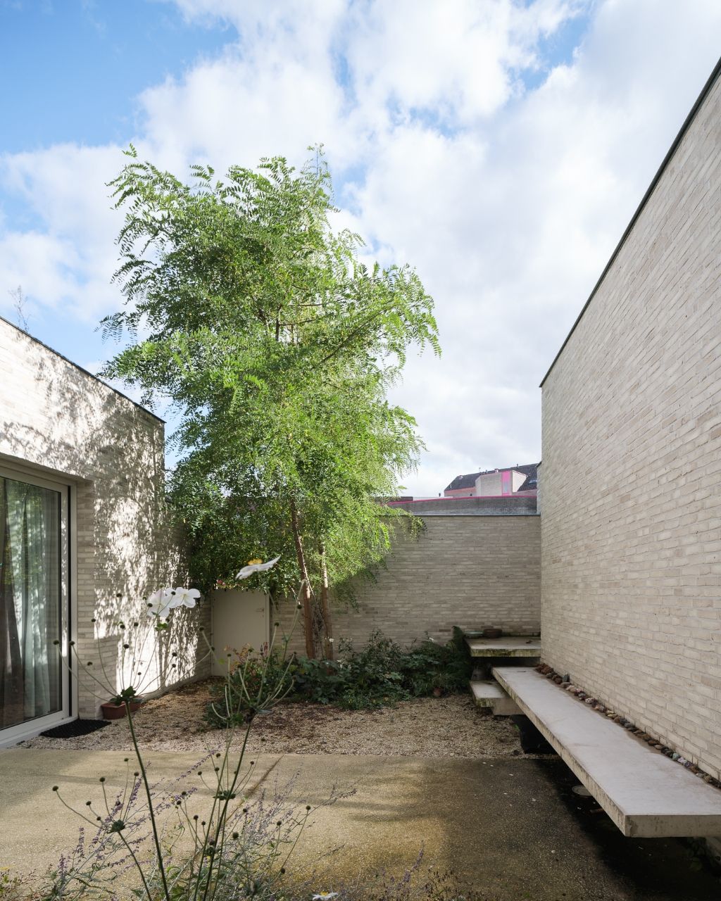 Architecturaal gelijkvloers appartement met bijzondere ruimtelijkheden, 1 slaapkamer en aangename stadstuin - Centrum Gent. foto 17