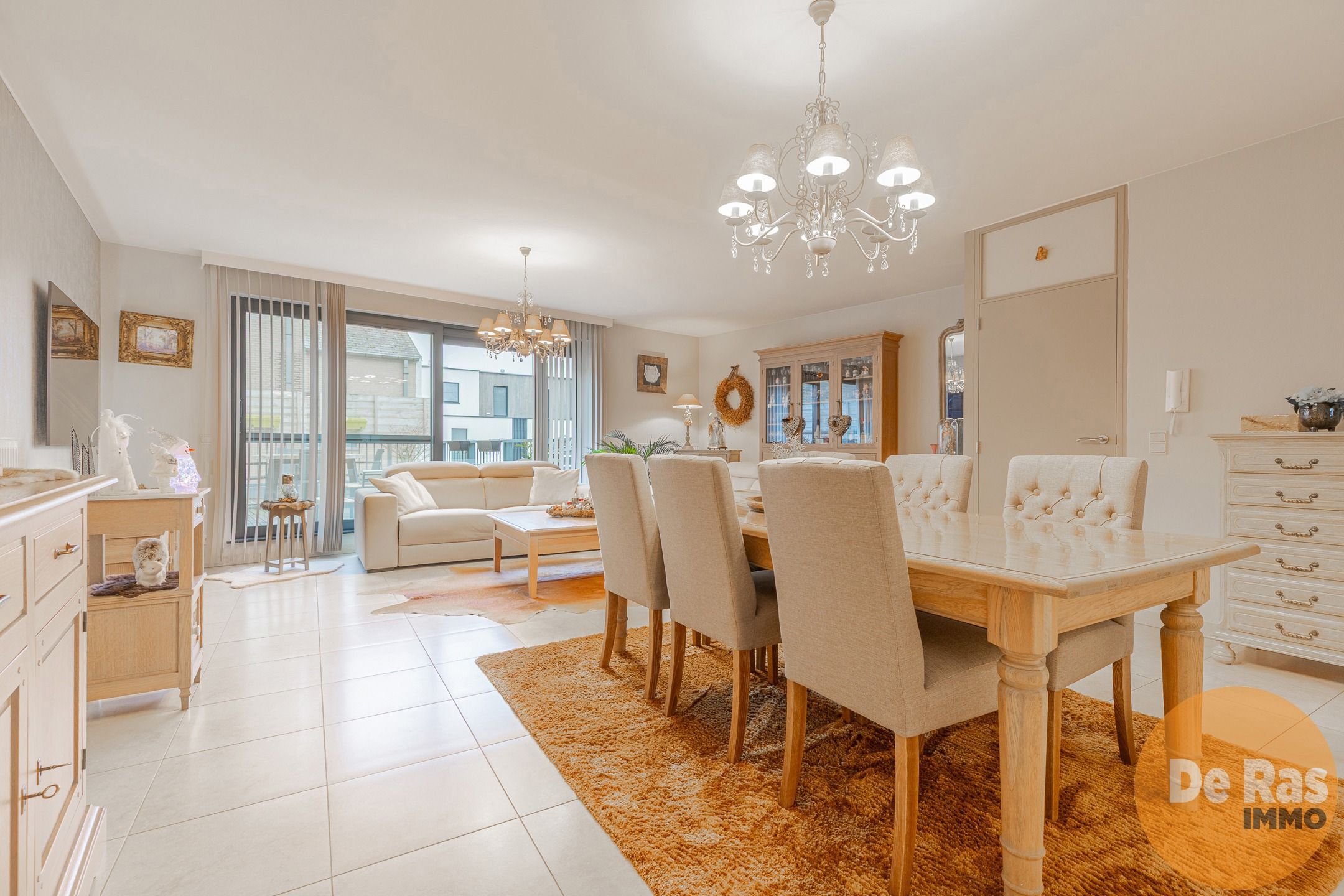 HERZELE - Ruim triplexappartement in centrum foto {{pictureIndex}}