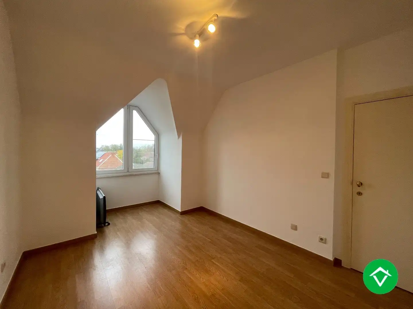 Ruim, gezellig dakappartement met 3 slaapkamers in centrum Roeselare  foto 9