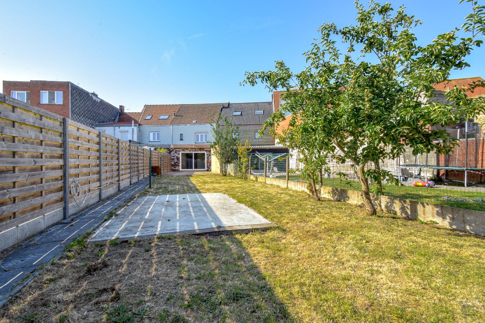 Instapklare gerenoveerde rijwoning in het centrum van Gistel foto 18