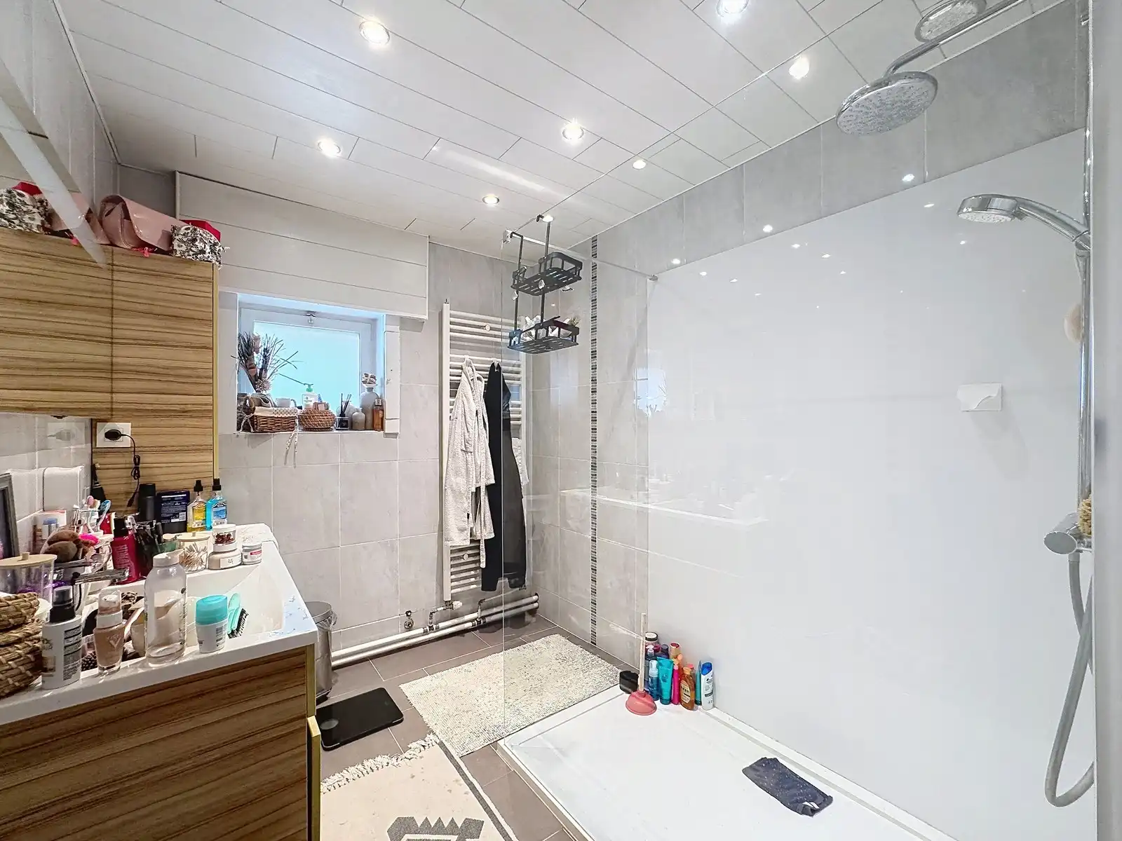 AAA-locatie: Instapklaar MAGAZIJN (800m2) met BURELEN en WONING (4 slpkms). Op 500m van afrit Gistel (E40)! foto 6