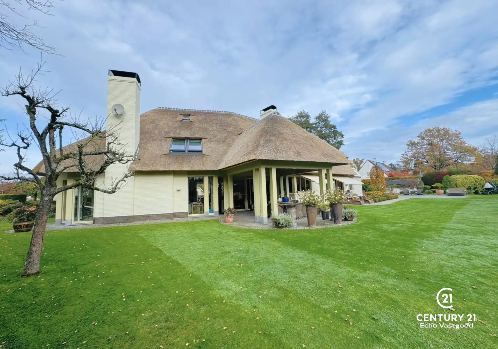 Ruime, charmante villa op royaal perceel met zwembad foto 17