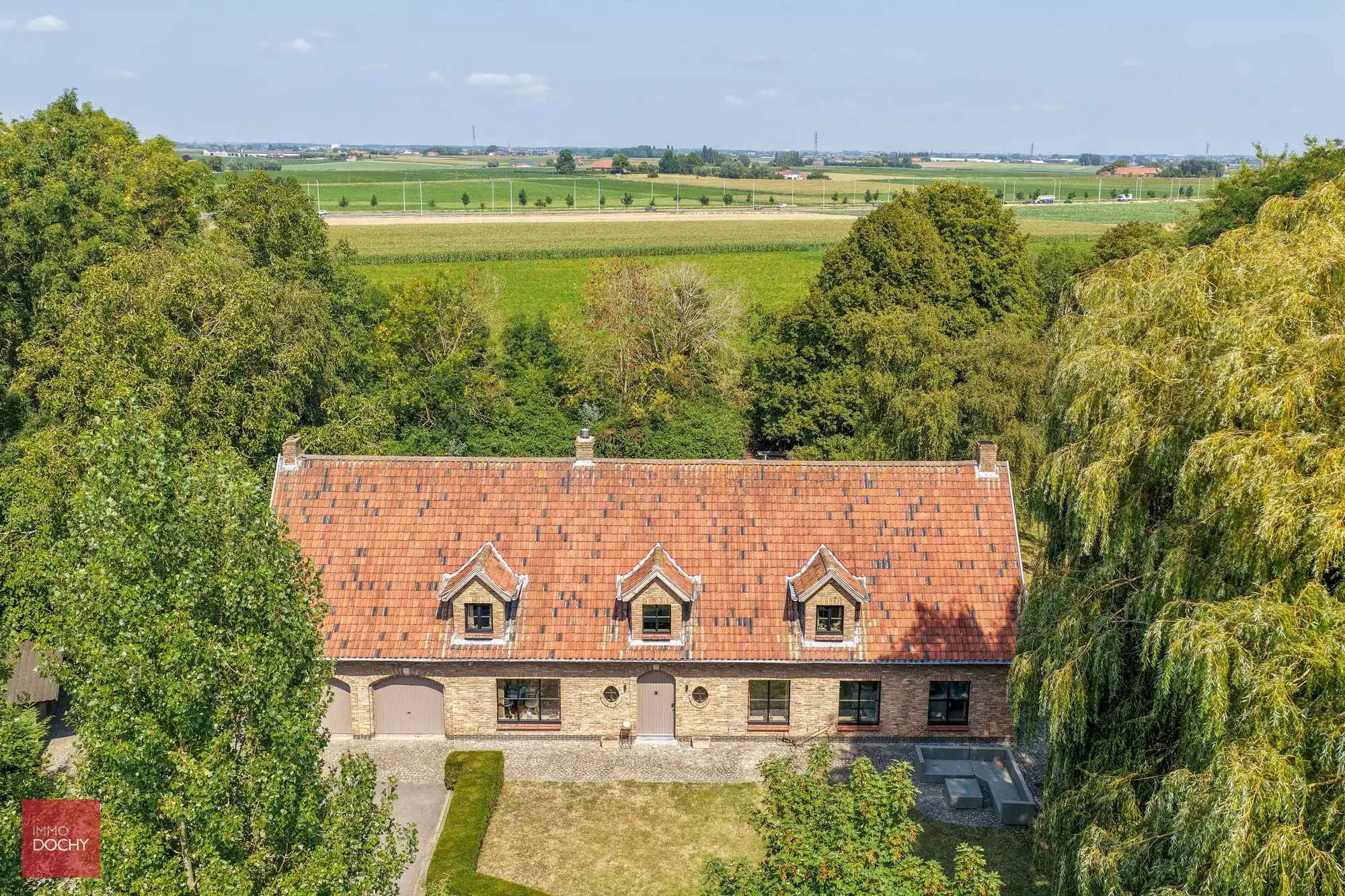 Volledig vernieuwde villa nabij Jan Yperman ziekenhuis foto {{pictureIndex}}