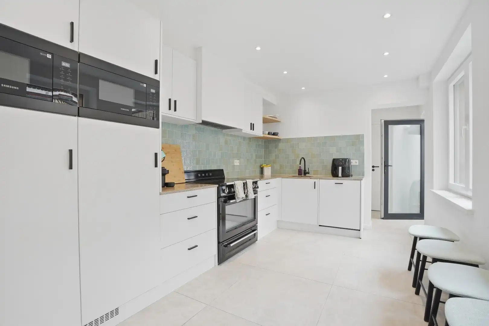 Subliem gerenoveerde herenwoning met 6 slaapkamers inclusief garage in Nieuwpoort-Stad op 135 m². foto 8