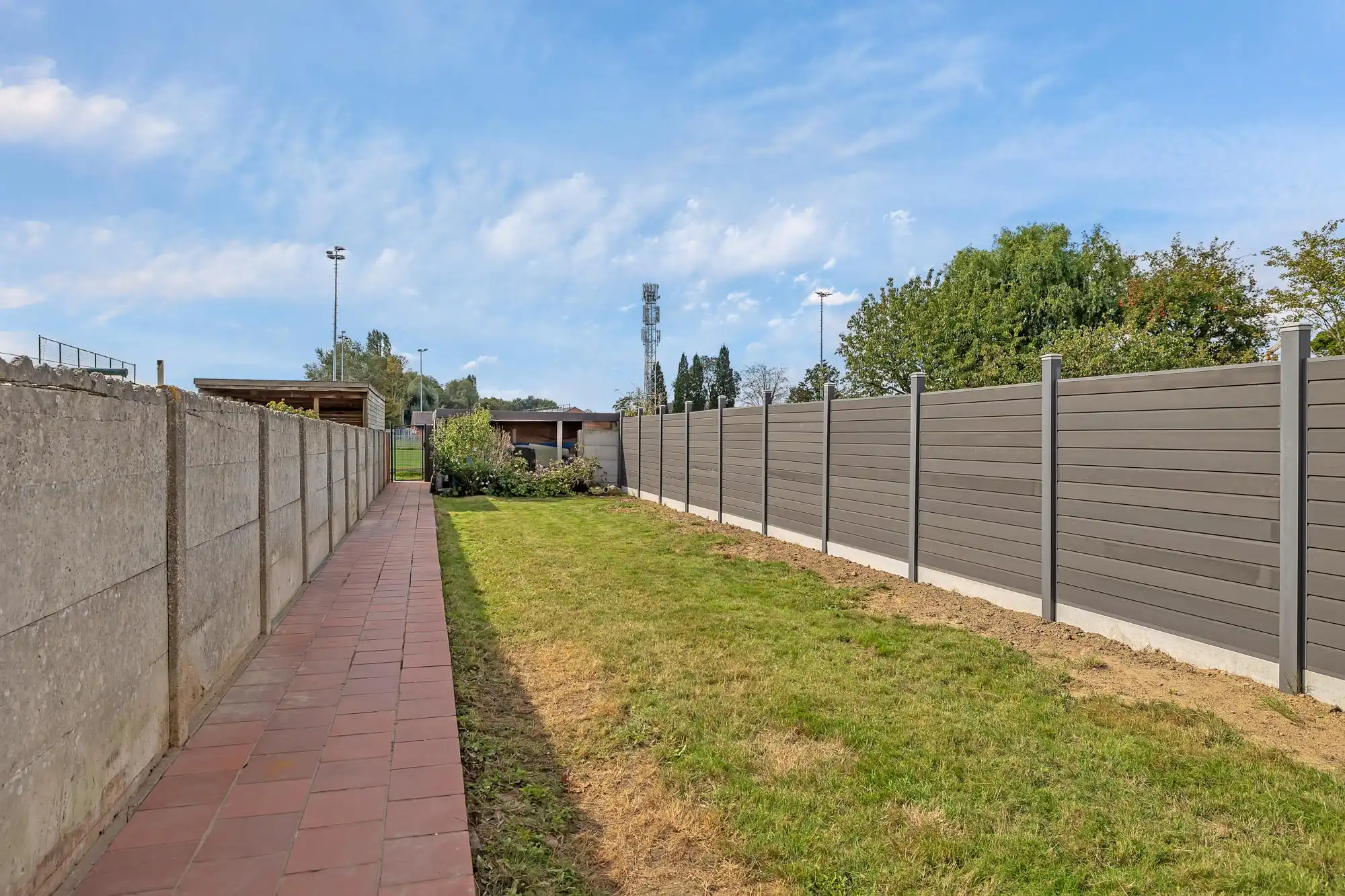 Gerenoveerde gezinswoning met 3 slaapkamers foto 19