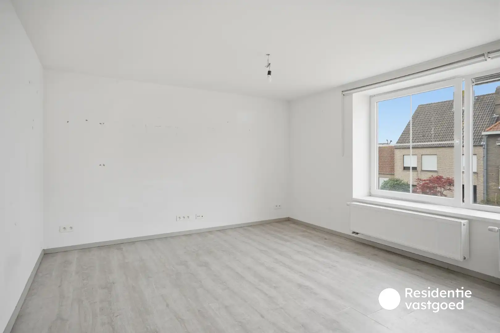 Handelsruimte met woonentiteit en parkeerplaats foto 12