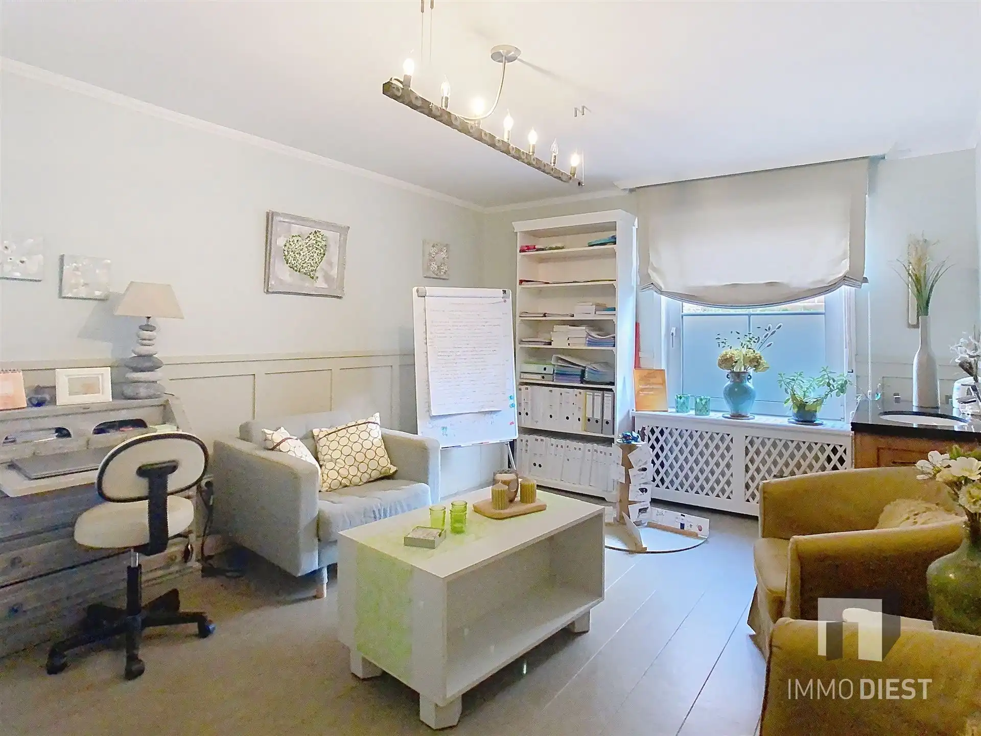 Energiezuinige en prima onderhouden gezinswoning met 4/5 slaapkamers en zwembad op 10 are. foto 18