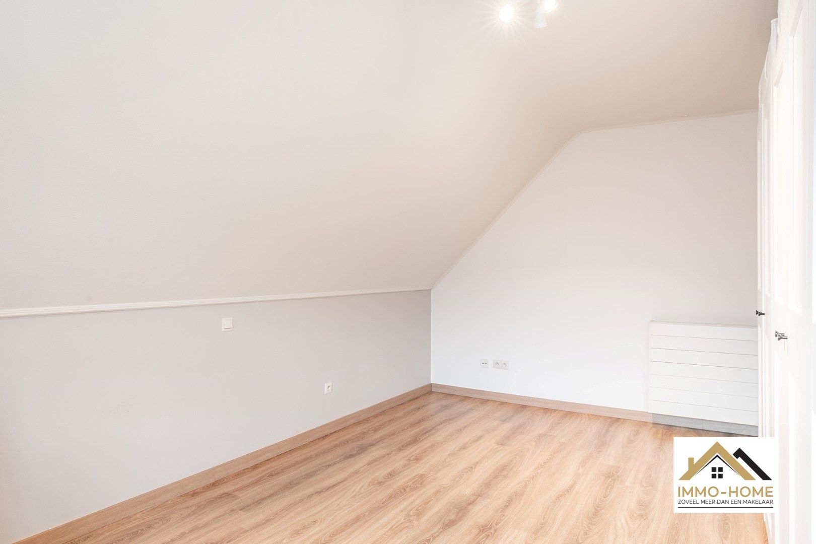 Prachtige HOB met zonnepanelen in een doodlopende straat! foto 23