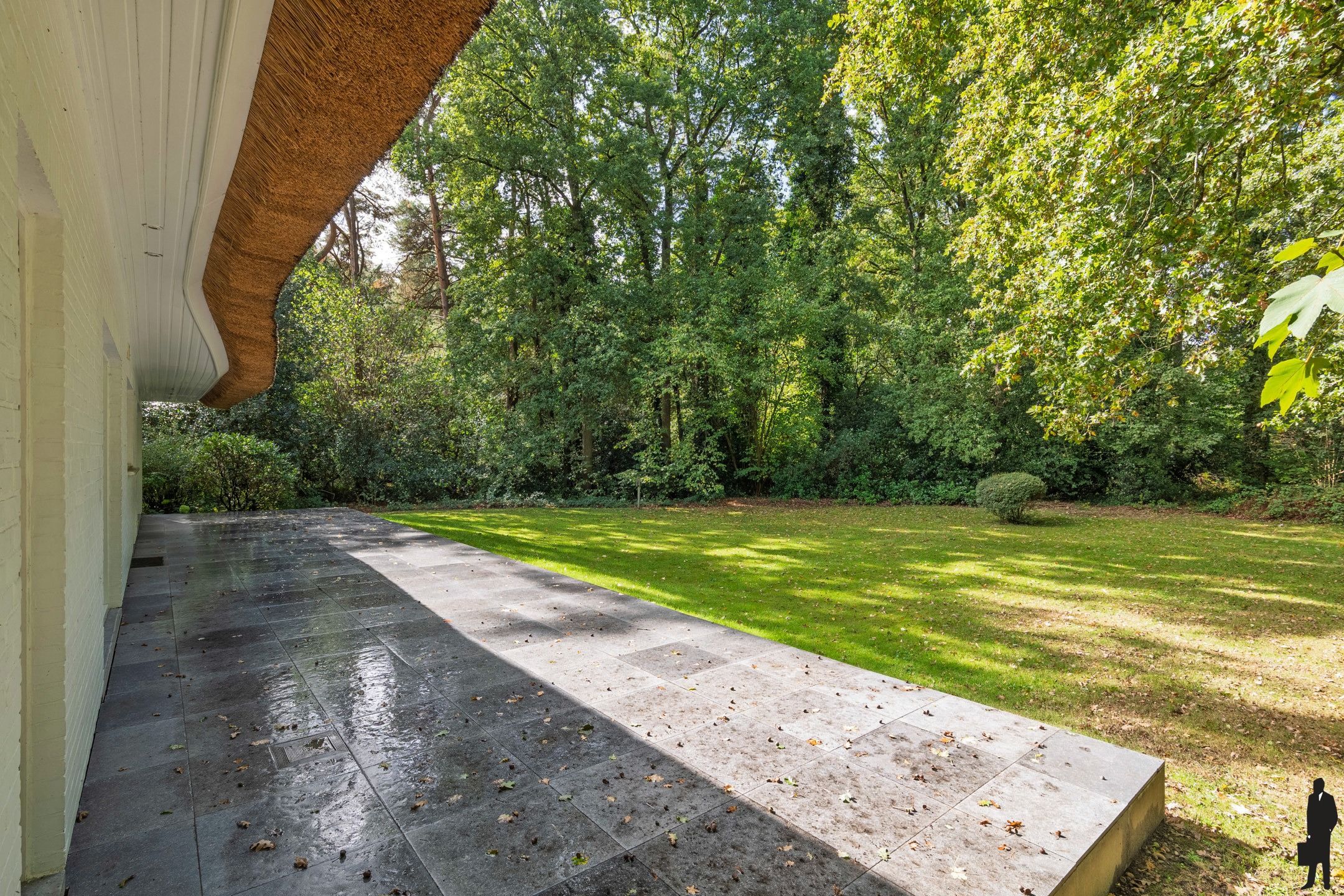 Rietgedekte villa op ca. 3.350 m² met optimale privacy foto 34