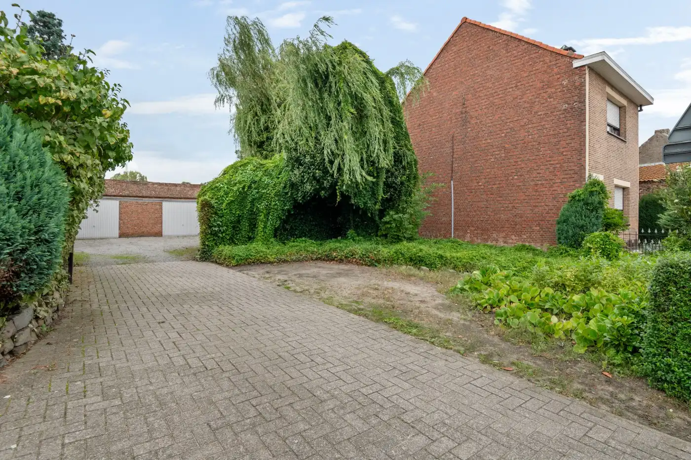 Centraal gelegen bouwgrond van 600m² in centrum van Zandvliet foto 12