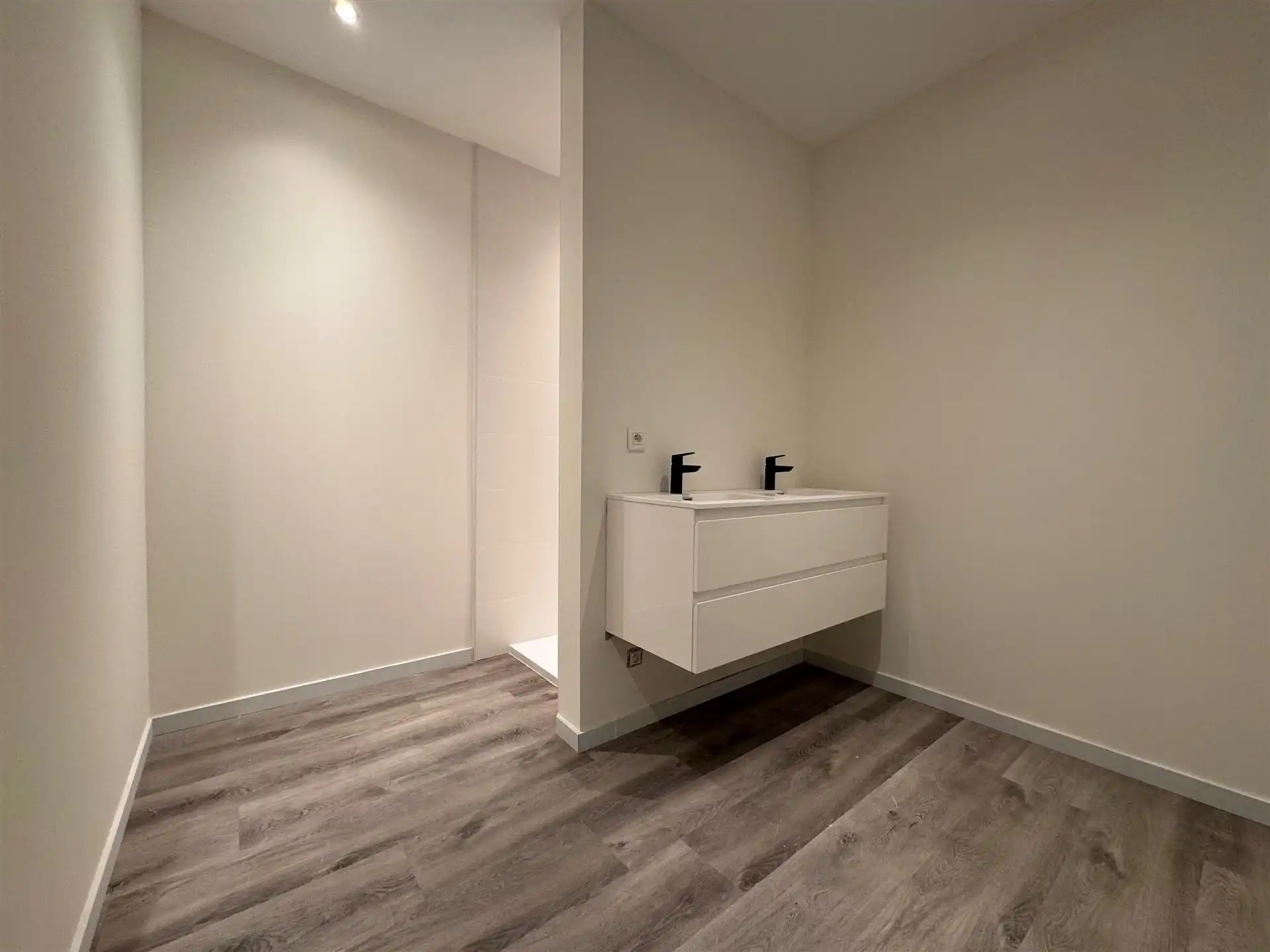 Energiezuinig gerenoveerd appartement met 2 slaapkamers. foto 19