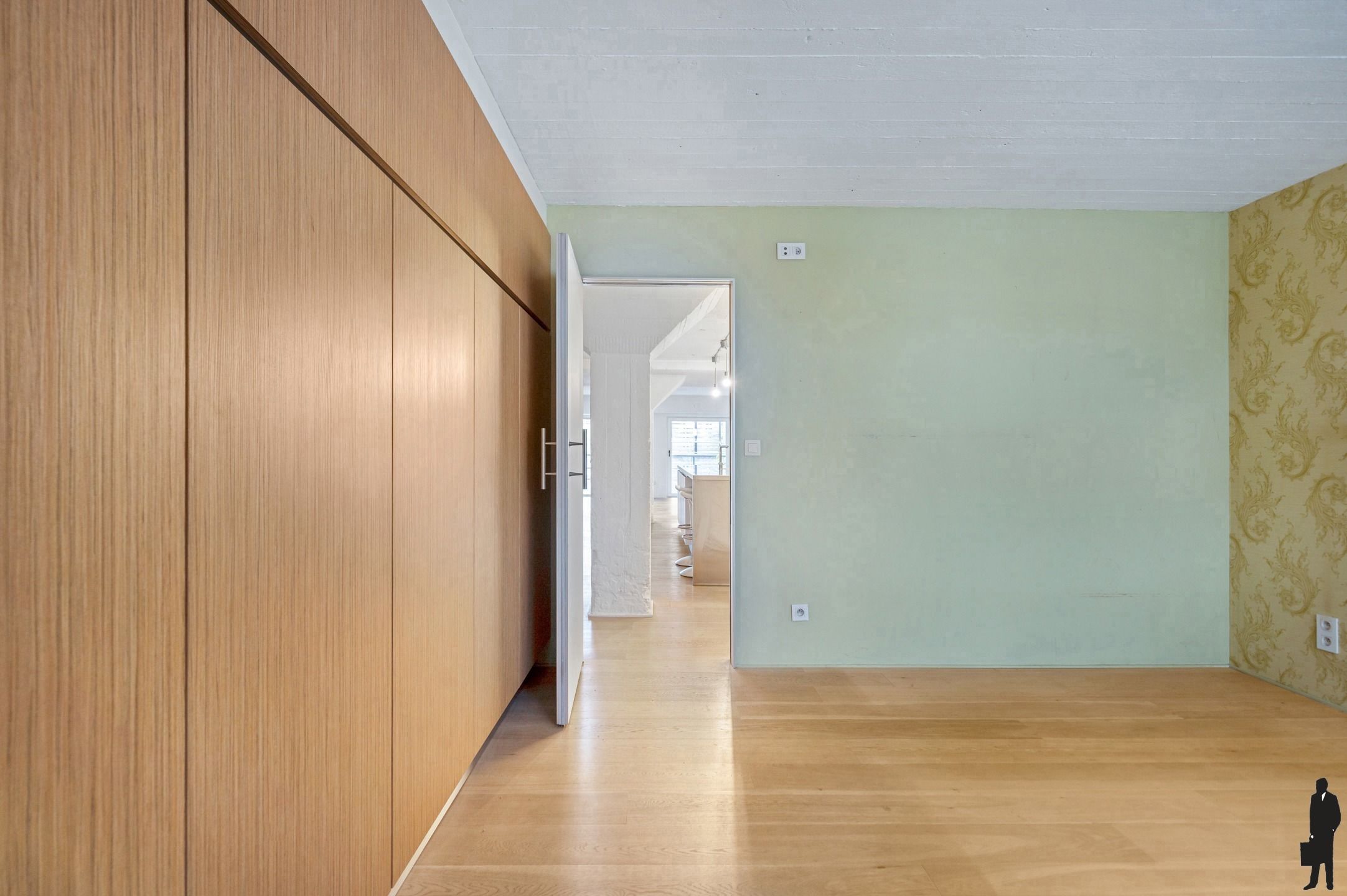 Tot in de puntjes afgewerkte loft (180m²) met terras en parking foto 14