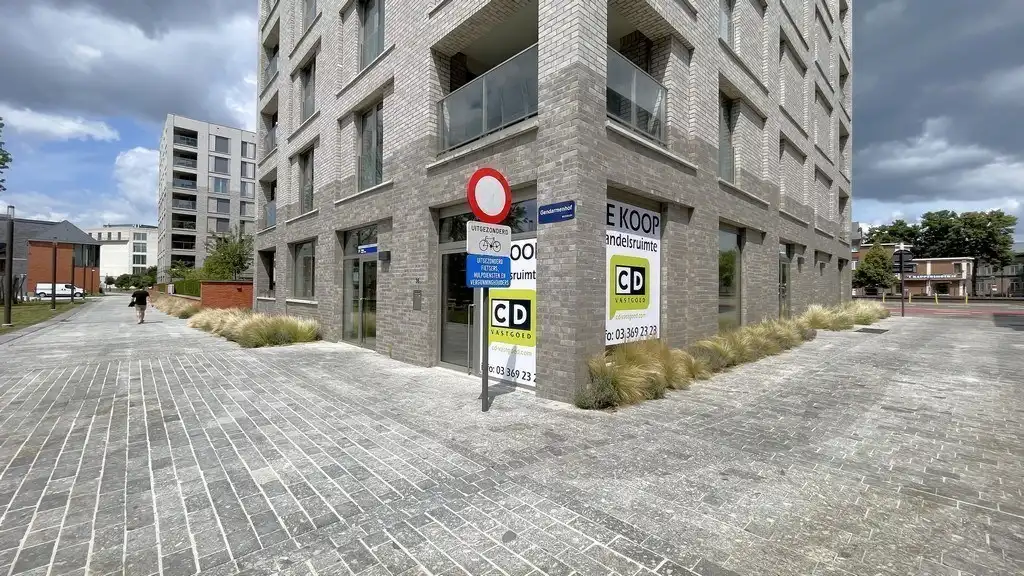 Nieuwbouw casco handelsruimte te koop in Tinelpark te Mechelen foto {{pictureIndex}}
