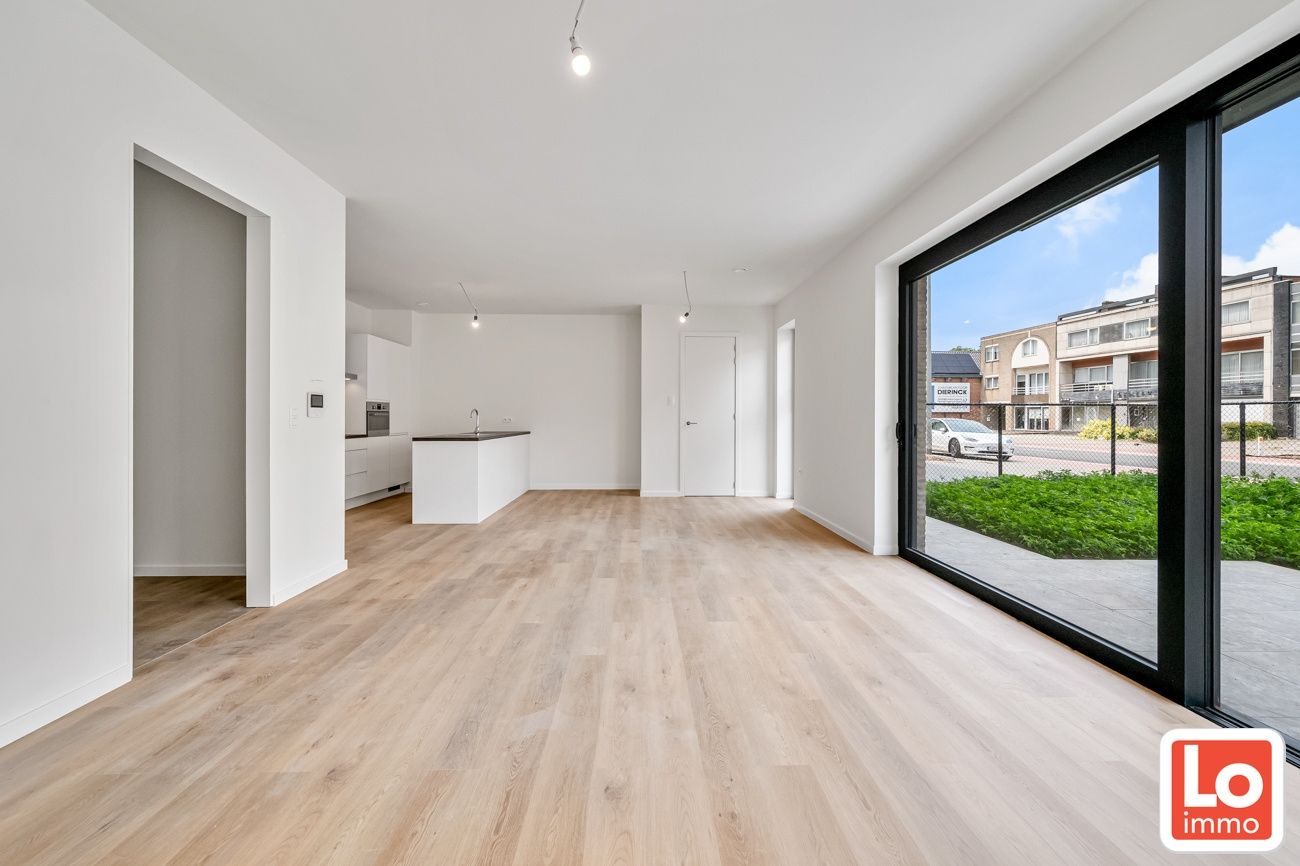 Prachtig ruim appartement (+/-96m²) met 2 slpk en mooi terras en afgesloten tuin foto {{pictureIndex}}