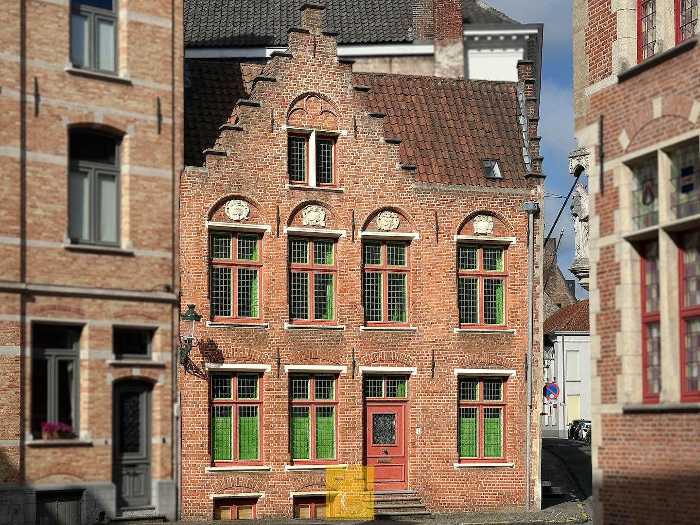 17e eeuwse stadswoning ‘in de Cameleon’, sublieme locatie met zicht op Sint-Walburga foto 33